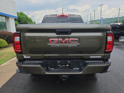 Used 2024 GMC Canyon Elevation w/ Elevation Premium Package AWD/4WD image 4