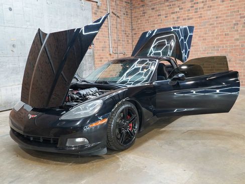 Used 2007 Chevrolet Corvette Coupe w/ Preferred Equipment Group RWD image 26