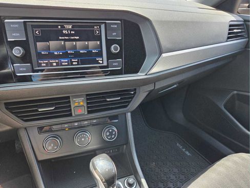 Used 2022 Volkswagen Jetta Sport FWD image 31