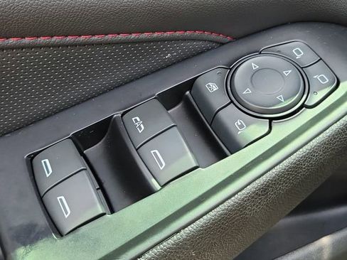 Used 2023 Chevrolet Traverse RS FWD image 22