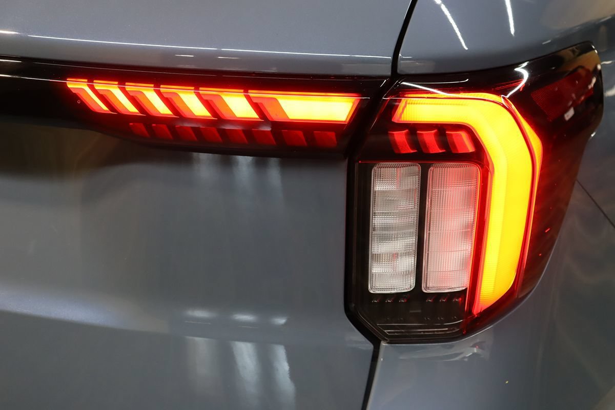 Used 2025 Ford Explorer ST-Line RWD image 19
