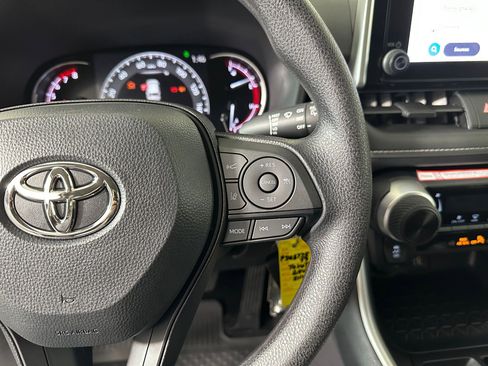 Used 2025 Toyota RAV4 LE image 22