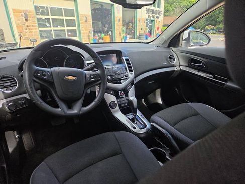 Used 2016 Chevrolet Cruze LT FWD image 18