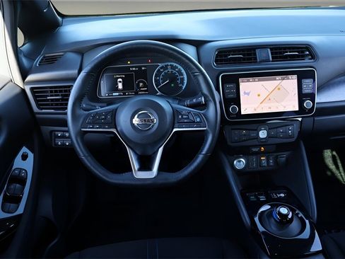Used 2022 Nissan Leaf SV w/ SV Technology Package image 12