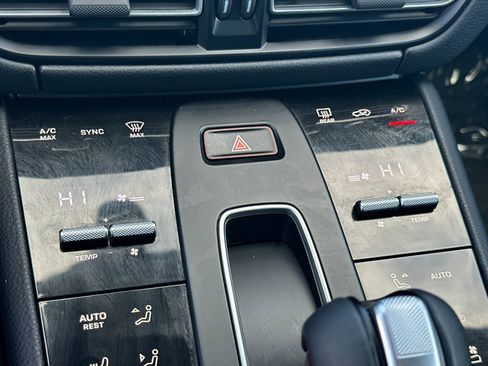 Used 2025 Porsche Macan image 21