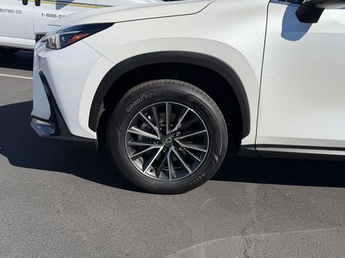 Used 2025 Lexus NX 250 FWD image 5