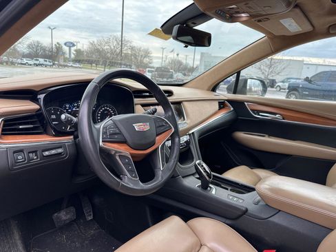 Used 2017 Cadillac XT5 Platinum image 6