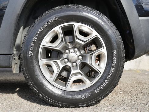 Used 2019 Jeep Cherokee Trailhawk w/ Cold Weather Group image 14