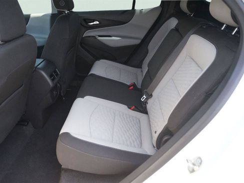 Used 2019 Chevrolet Equinox LS FWD image 12