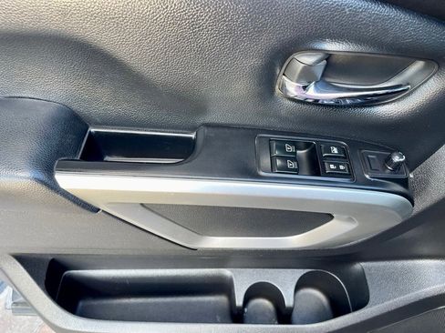 Used 2017 Nissan Titan SV image 30