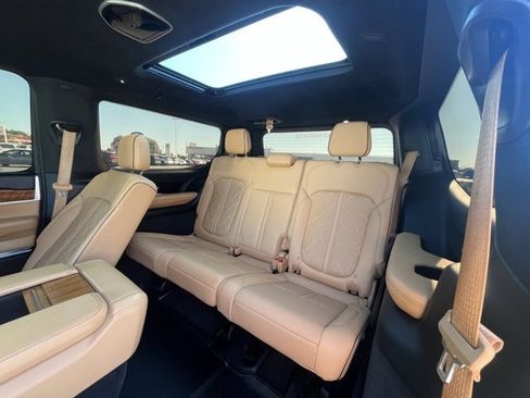 Used 2023 Jeep Grand Wagoneer Series III image 9