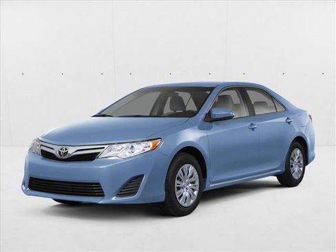 Used 2012 Toyota Camry LE FWD image 1