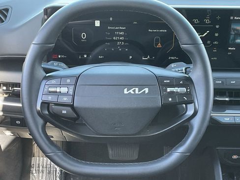 Used 2025 Kia K4 EX image 21