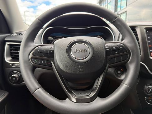 Used 2020 Jeep Cherokee Trailhawk AWD/4WD image 25