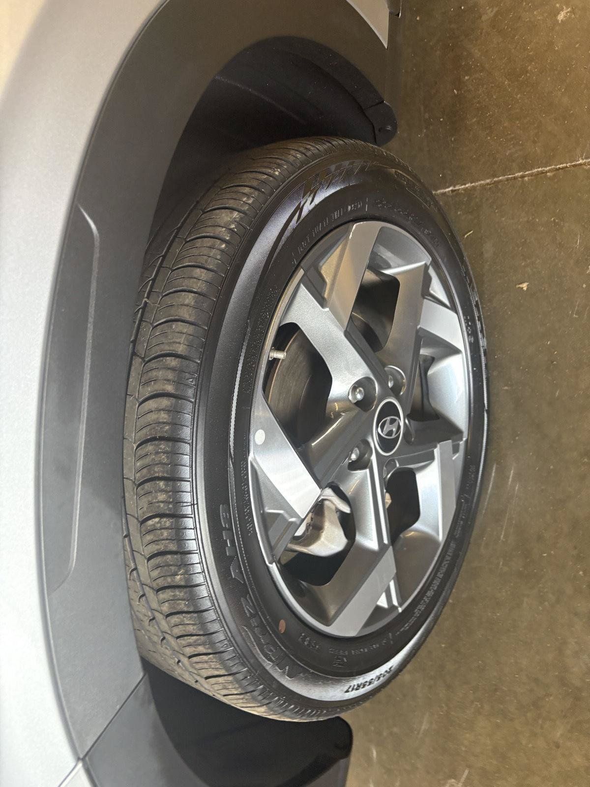 Used 2025 Hyundai Venue SEL FWD image 10
