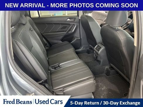 Used 2022 Volkswagen Tiguan SE w/ Panoramic Sunroof Package image 8