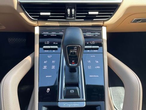 Used 2023 Porsche Cayenne image 11