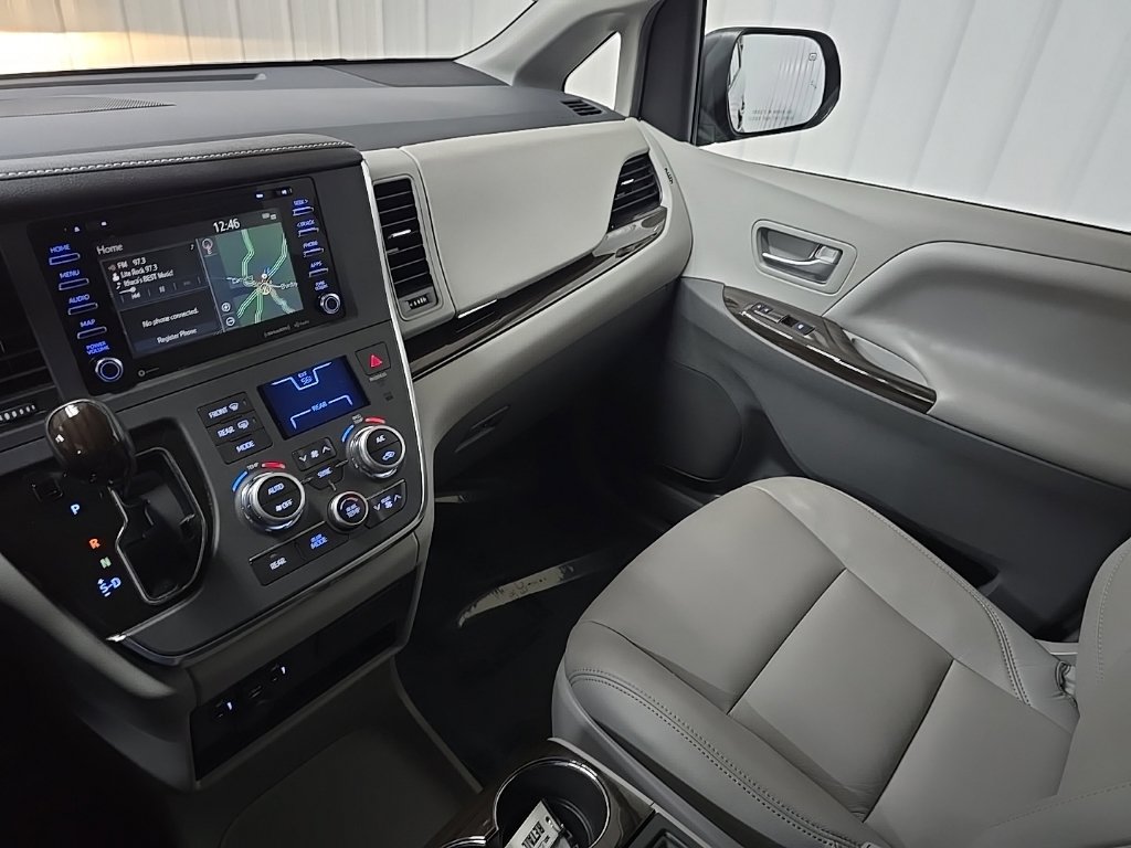 Used 2019 Toyota Sienna XLE w/ XLE Navigation Package FWD image 26