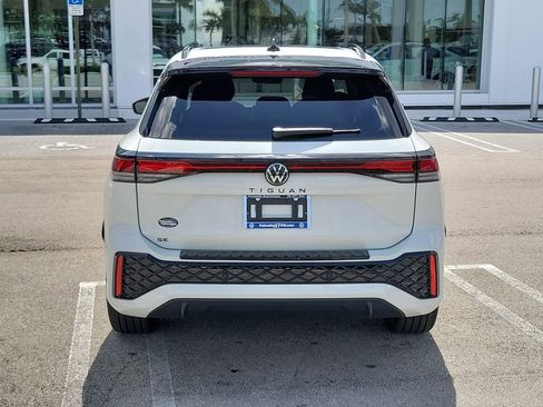 New 2026 Volkswagen Tiguan SE R-Line FWD image 4