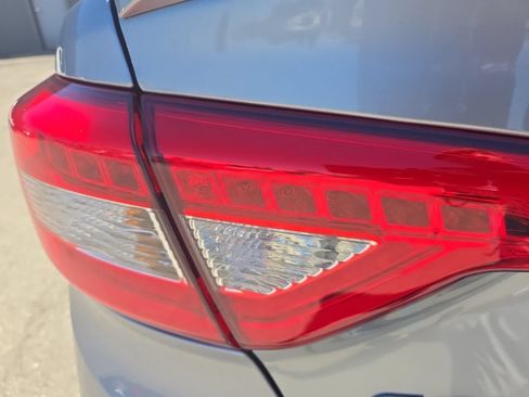 Used 2016 Hyundai Sonata Limited w/ Option Group 04 FWD image 13