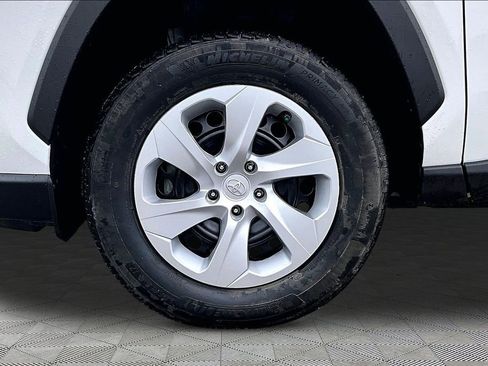 Used 2025 Toyota RAV4 LE AWD/4WD image 9