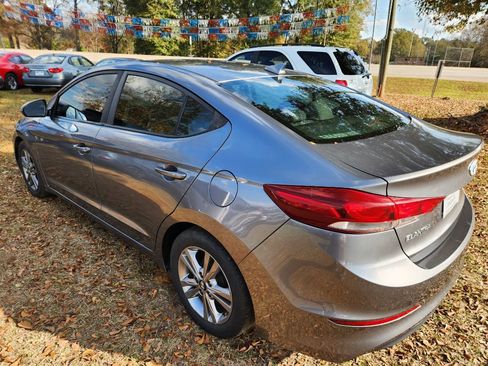 Used 2017 Hyundai Elantra SE w/ SE A/T Tech Package 03 image 4