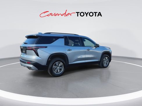 Used 2026 Chevrolet Traverse LT FWD image 8