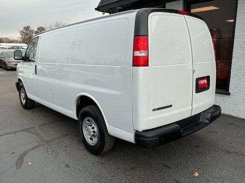 Used 2019 Chevrolet Express 3500 w/ Driver Convenience Package image 5