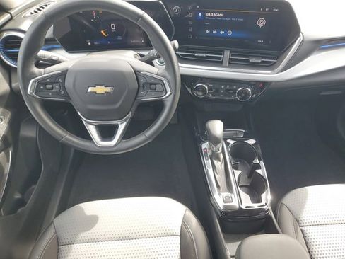 Certified 2024 Chevrolet Trax LT w/ Driver Confidence Package FWD image 11
