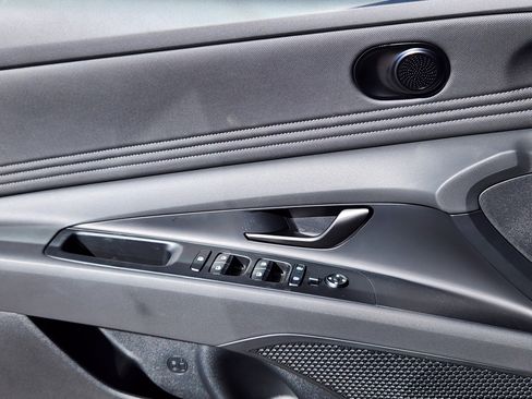 New 2025 Hyundai Elantra Sport image 7