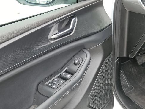 Used 2024 Jeep Grand Cherokee Laredo RWD image 12