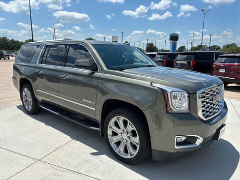 Used 2017 GMC Yukon XL Denali w/ Open Road Package AWD/4WD image 10