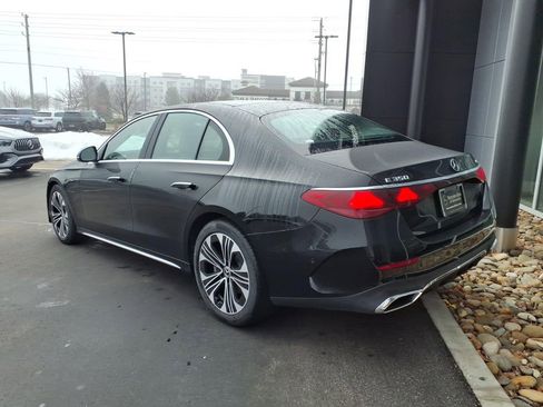 New 2026 Mercedes-Benz E 350 4MATIC Sedan image 4