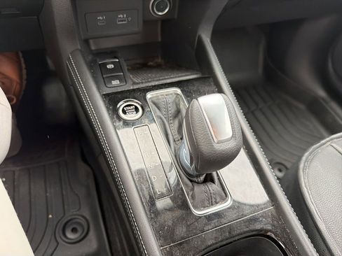 Used 2024 Nissan Kicks SV FWD image 13