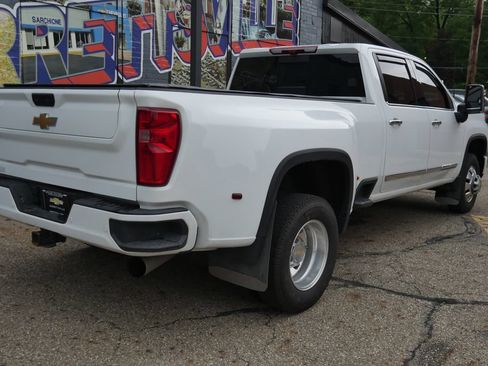 Used 2025 Chevrolet Silverado 3500 High Country w/ Technology Package AWD/4WD image 26