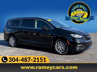 Used 2024 Chrysler Pacifica Touring-L video 1