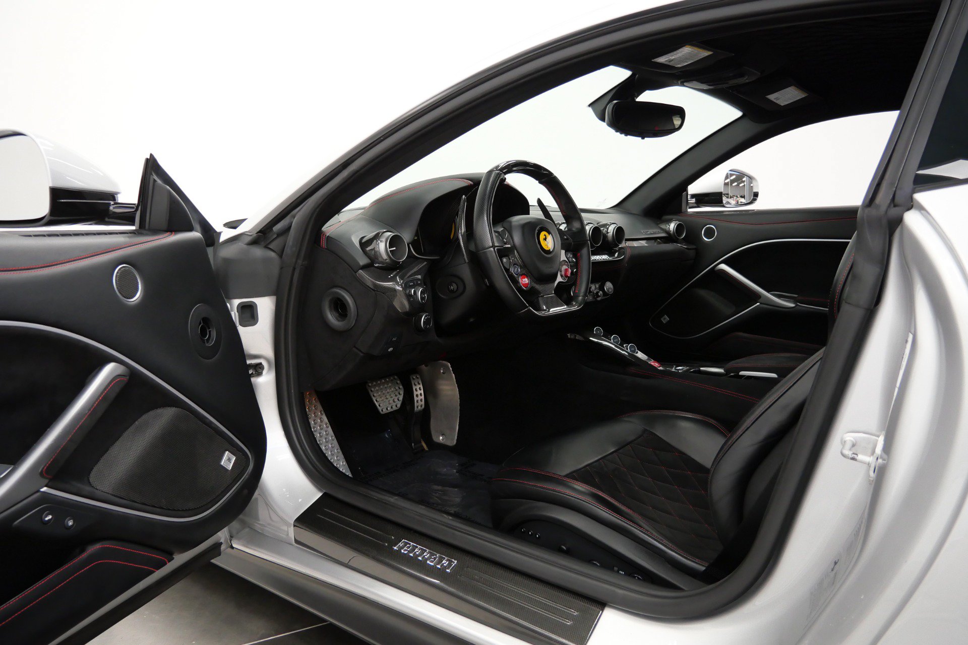 Used 2015 Ferrari F12 Berlinetta RWD image 23