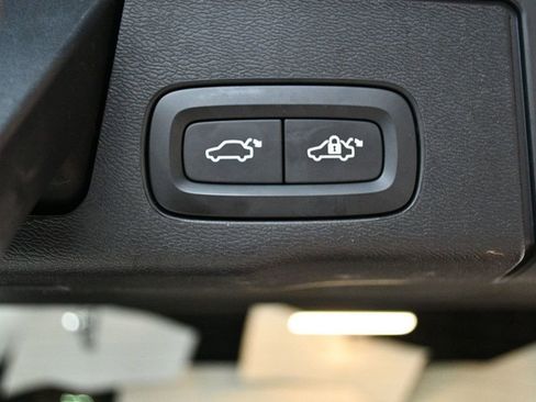 Used 2022 Volvo XC60 B5 Momentum w/ Protection Package Premier image 69