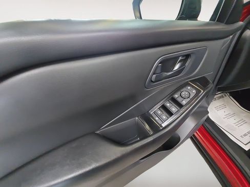 Used 2024 Nissan Rogue S AWD/4WD image 10