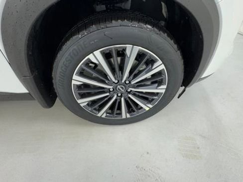 New 2026 Nissan Pathfinder Platinum AWD/4WD image 9