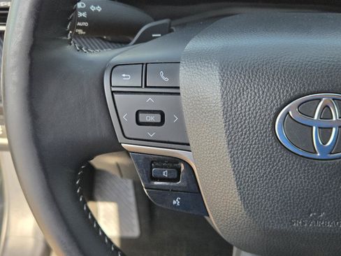 Used 2025 Toyota Camry SE w/ Convenience Package FWD image 16