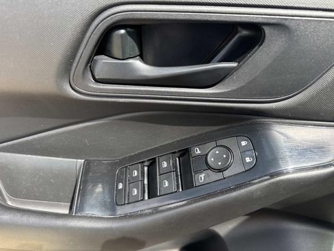 Used 2024 Nissan Rogue S AWD/4WD image 19