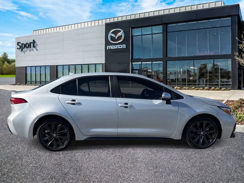 Used 2023 Toyota Corolla SE image 2