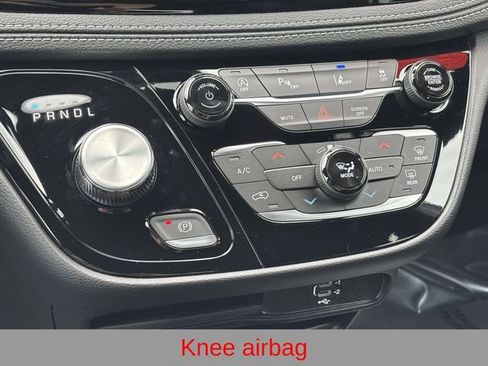 New 2027 Chrysler Pacifica Select FWD image 27