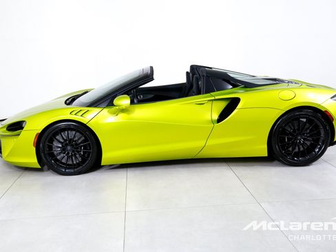 Used 2025 McLaren Artura Spider RWD image 7