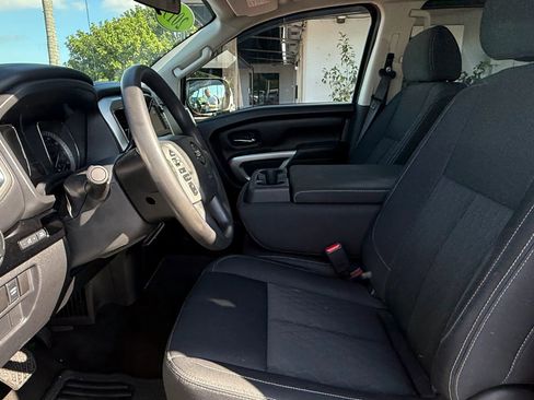 Used 2019 Nissan Titan SV image 12