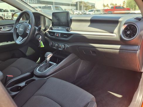 Used 2022 Kia Forte LXS FWD image 11