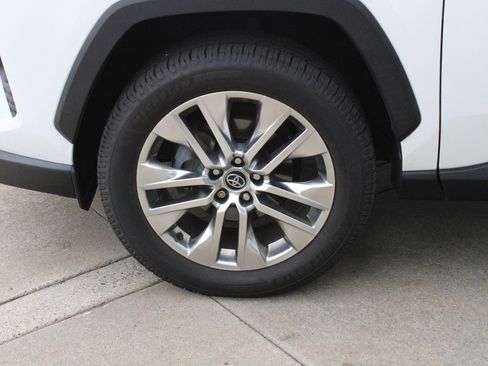 Used 2020 Toyota RAV4 XLE Premium AWD/4WD image 38