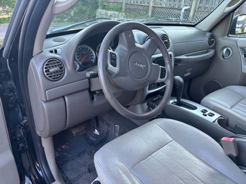 Used 2005 Jeep Liberty Limited AWD/4WD image 15