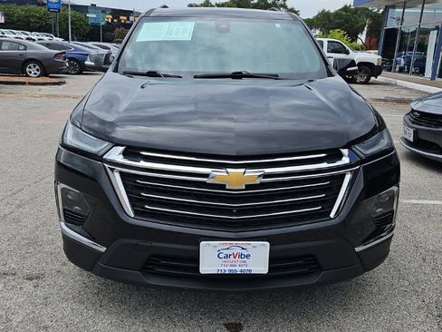 Used 2023 Chevrolet Traverse LT FWD image 2
